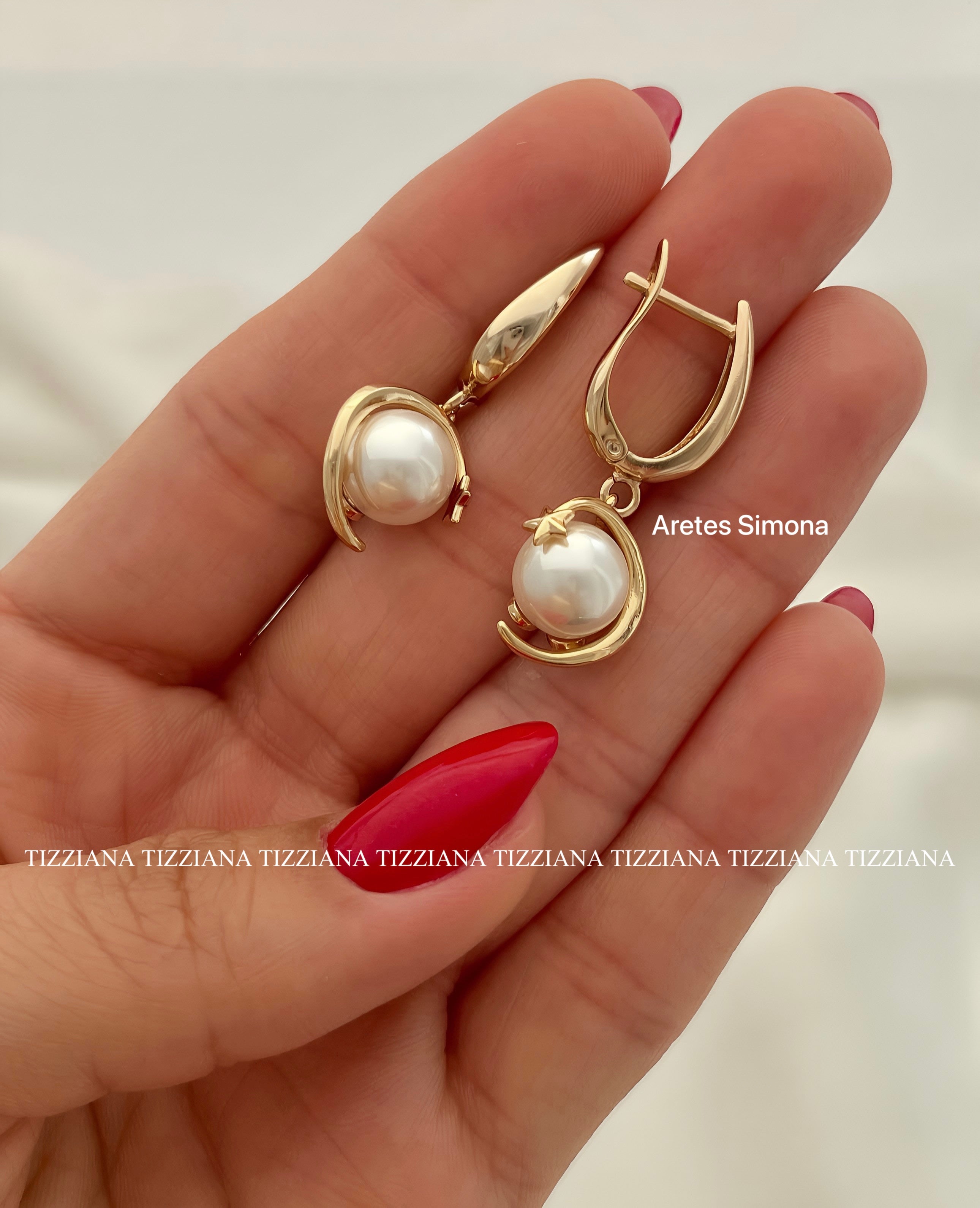 ARETES SIMONA