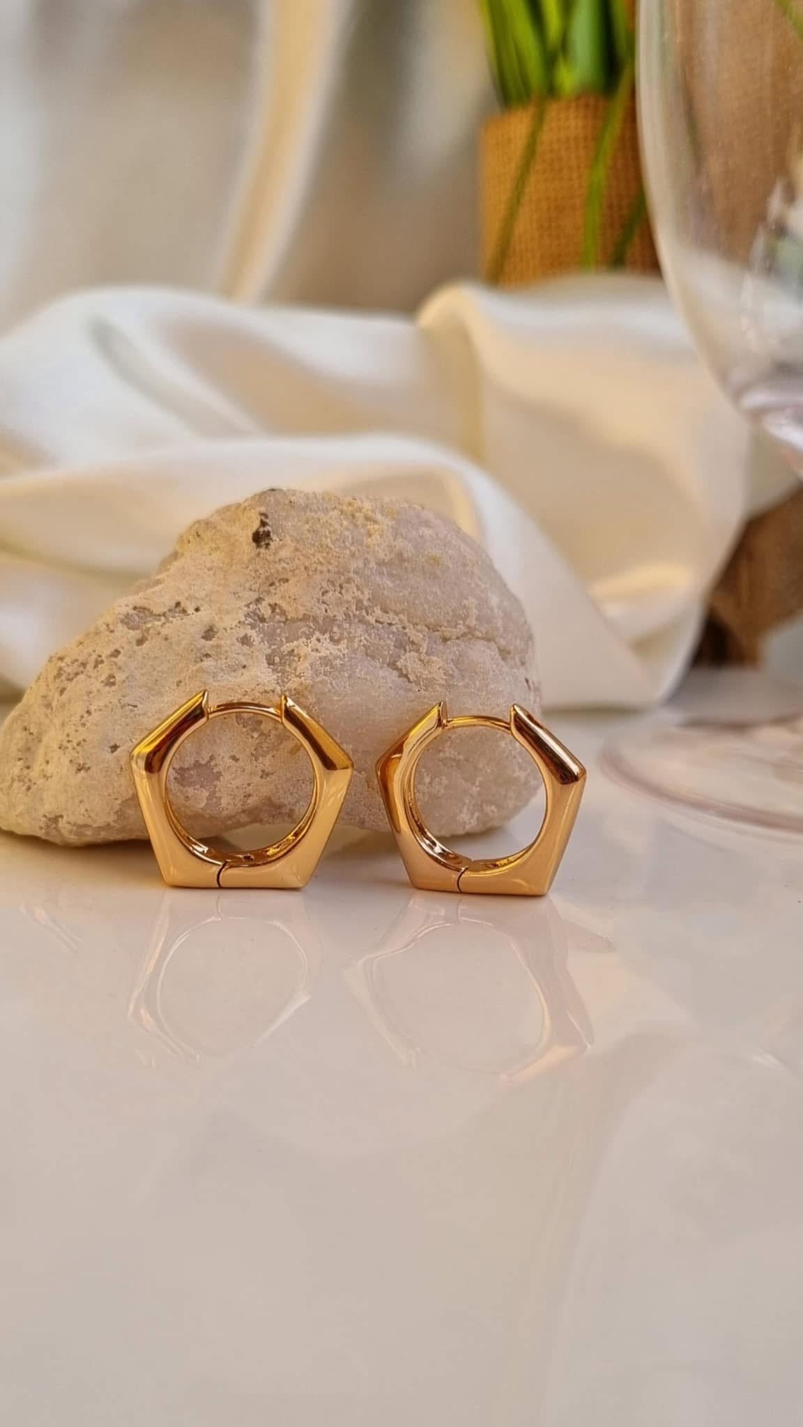 ARETES DOMENICA