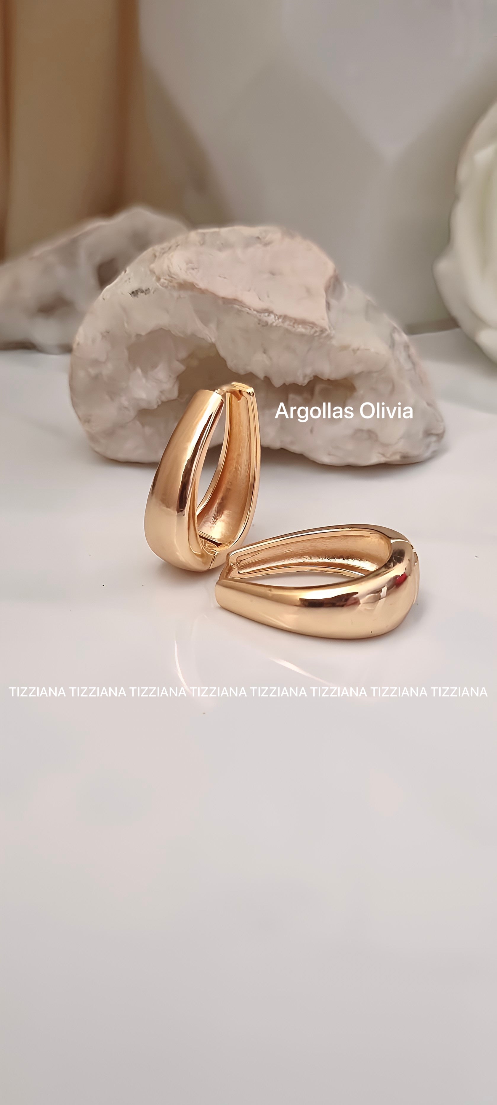 ARGOLLAS OLIVIA
